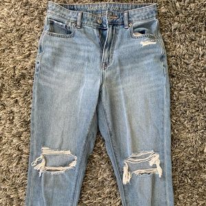 American Eagle Mom Jean size 4 US X Short , distressed, like new condition.